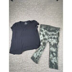 Women’s Torrid 2 Outfit Black T Shirt & Capri Leggings Pants Green Tie-Dye